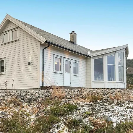 Lovely In Stadlandet With Jacuzzi Holiday home *